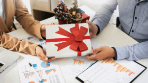 Read more about the article Top 10 Christmas Gifts for Employees 2022
